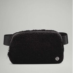 Lululemon Everywhere Fleece Belt Bag Black